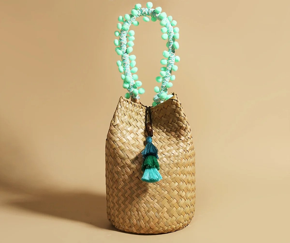 JNIJLI Bohemian Vacation Tassel Woven Bucket Bag - Vintage Green Paper Handbag with Fixed Shoulder Strap, Beaded Detail, and Decorative Tassel for Beach, Wedding, Outing, and Casual Outfits, Beach Bag, Wedding Accessory, Retr