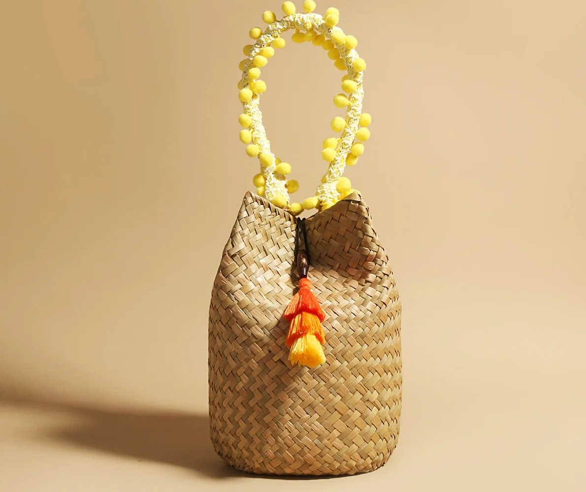 JNIJLI Bohemian Vacation Style Tassel Woven Bucket Bag, Handbag, French Vintage Braided Bag, Versatile for Daily Commute, Fashionable Business Casual, Travel, Beach Wedding, Outing, Holiday