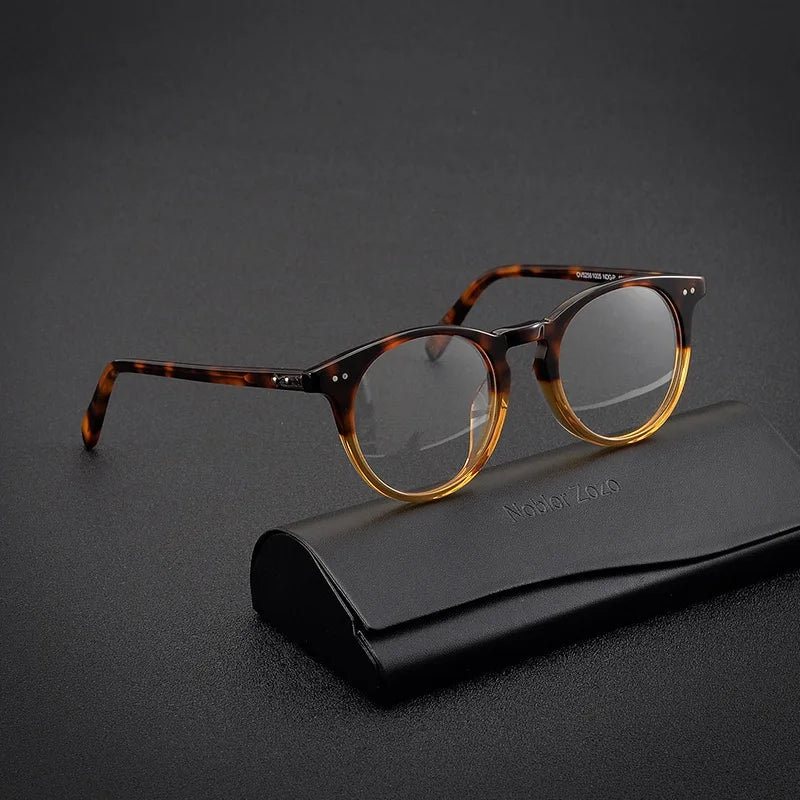 Lumo 07 – Montura redonda artesanal en acetato

Diseño con alma, hecho para durar.
Esta montura de forma redonda y acabado artesanal está fabricada en acetato de alta calidad. Su diseño vintage, elegante y estructurado l