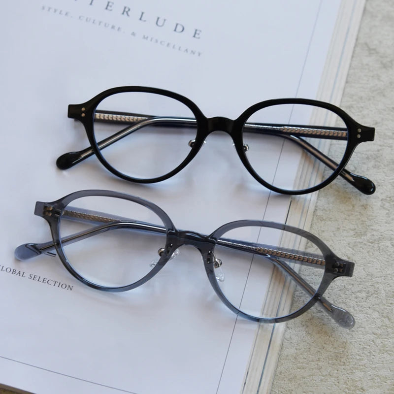 Lumo 06 – Montura ovalada minimalista en TR90 y acetato. Versatilidad sin esfuerzo. Diseño limpio y funcional, perfecta para quienes valoran lo simple y duradero. Su estructura combina ace