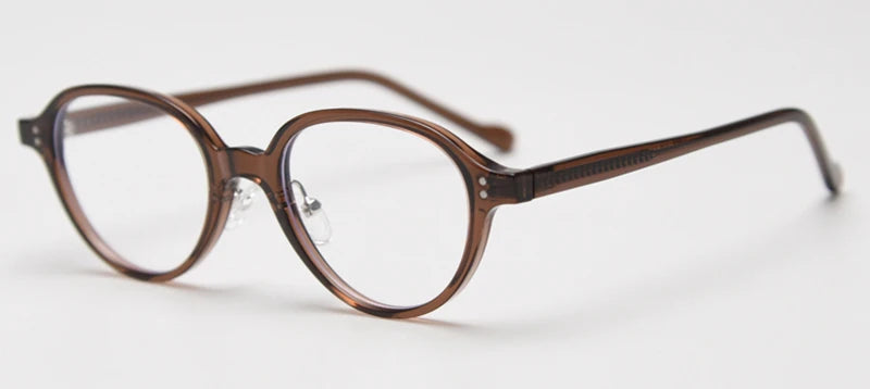 Lumo 06 – Montura ovalada minimalista en TR90 y acetato. Versatilidad sin esfuerzo. Diseño limpio y funcional, perfecta para quienes valoran lo simple y duradero. Su estructura combina ace
